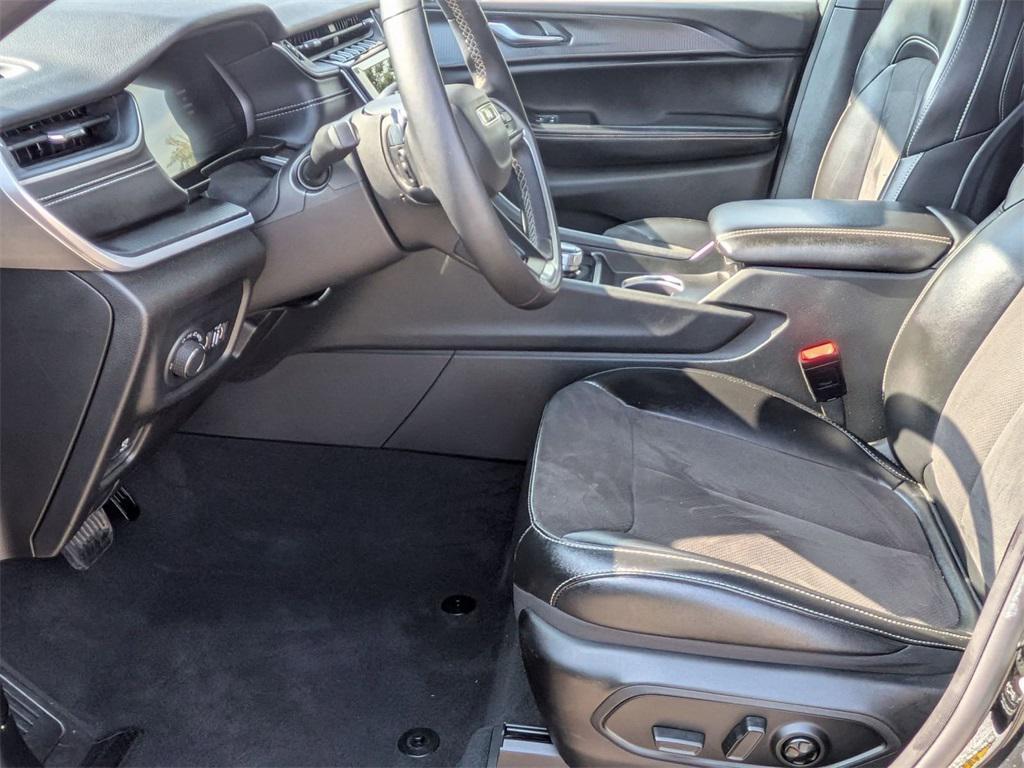 used 2024 Jeep Grand Cherokee L car, priced at $30,200