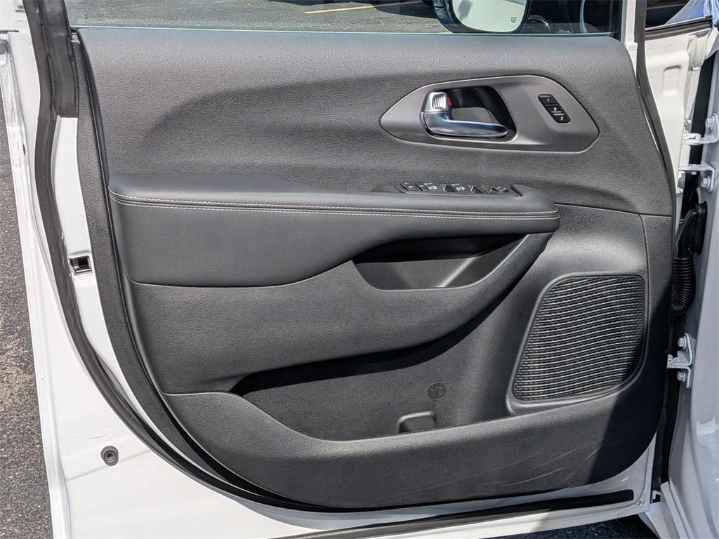 new 2026 Chrysler Pacifica car, priced at $46,731