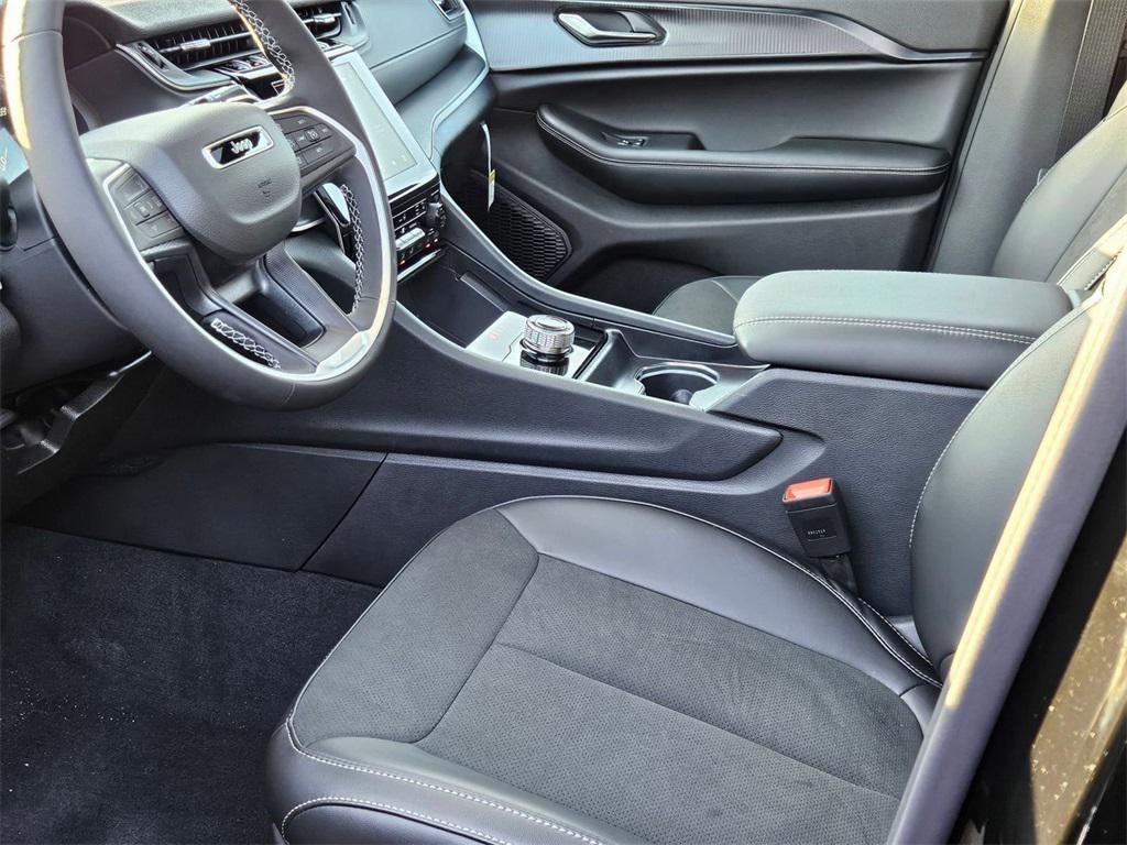 new 2025 Jeep Grand Cherokee car, priced at $41,391