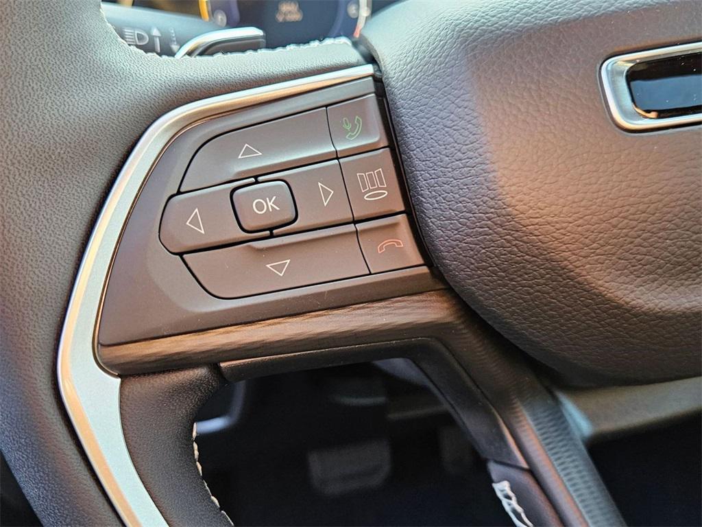 new 2025 Jeep Grand Cherokee car, priced at $41,391