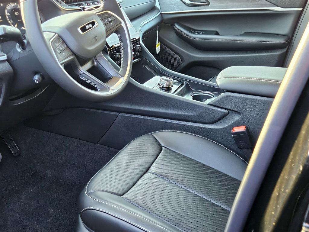 new 2025 Jeep Grand Cherokee car