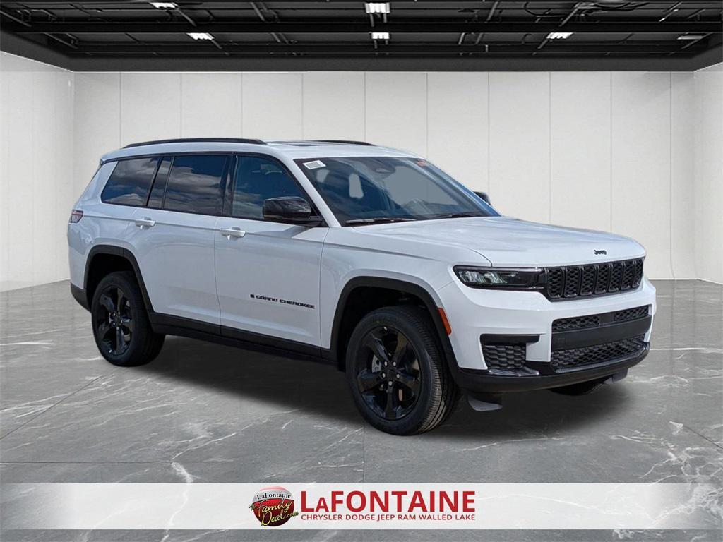 new 2025 Jeep Grand Cherokee car, priced at $40,881