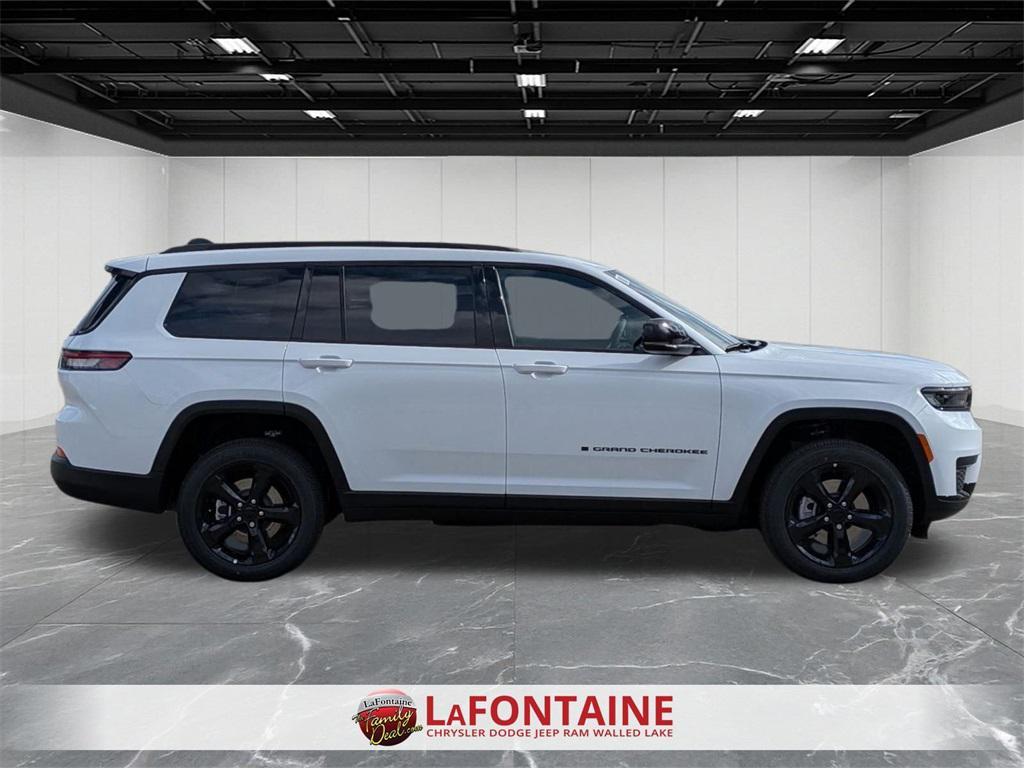 new 2025 Jeep Grand Cherokee car, priced at $40,881