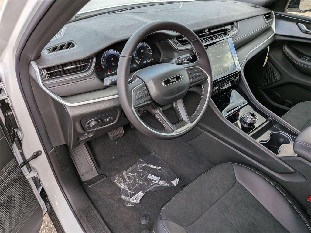 new 2025 Jeep Grand Cherokee car, priced at $40,881