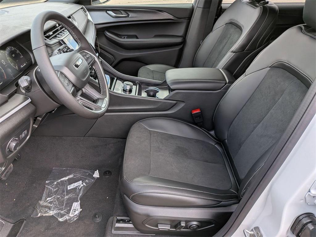 new 2025 Jeep Grand Cherokee car, priced at $40,881