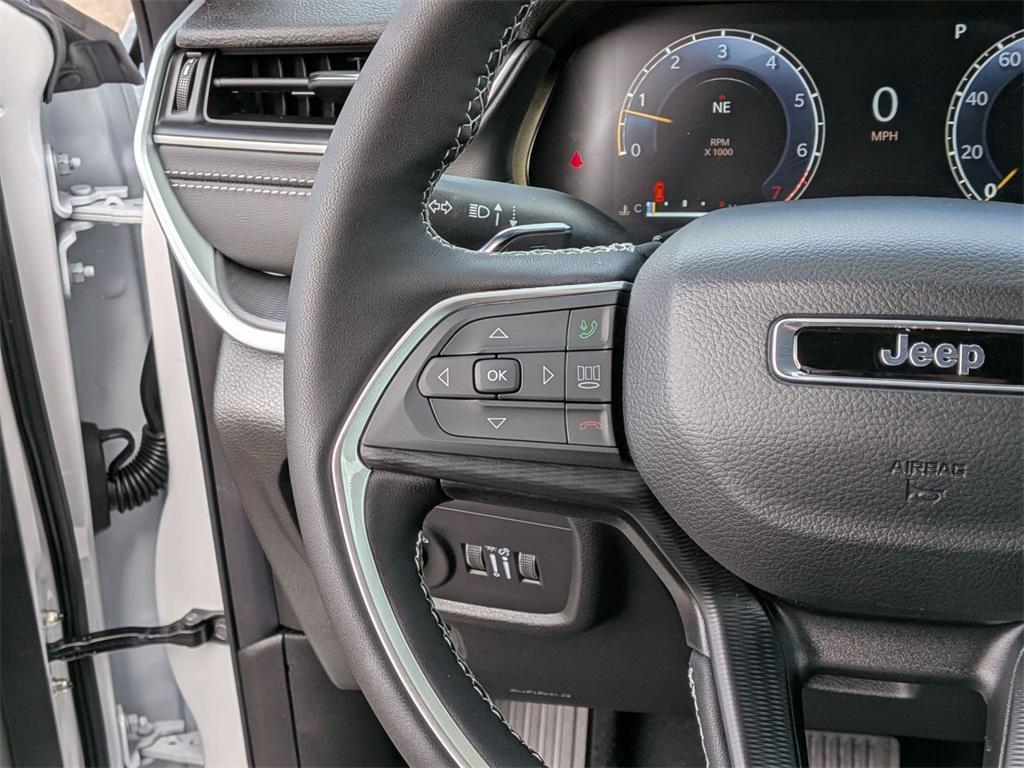 new 2025 Jeep Grand Cherokee car, priced at $40,881