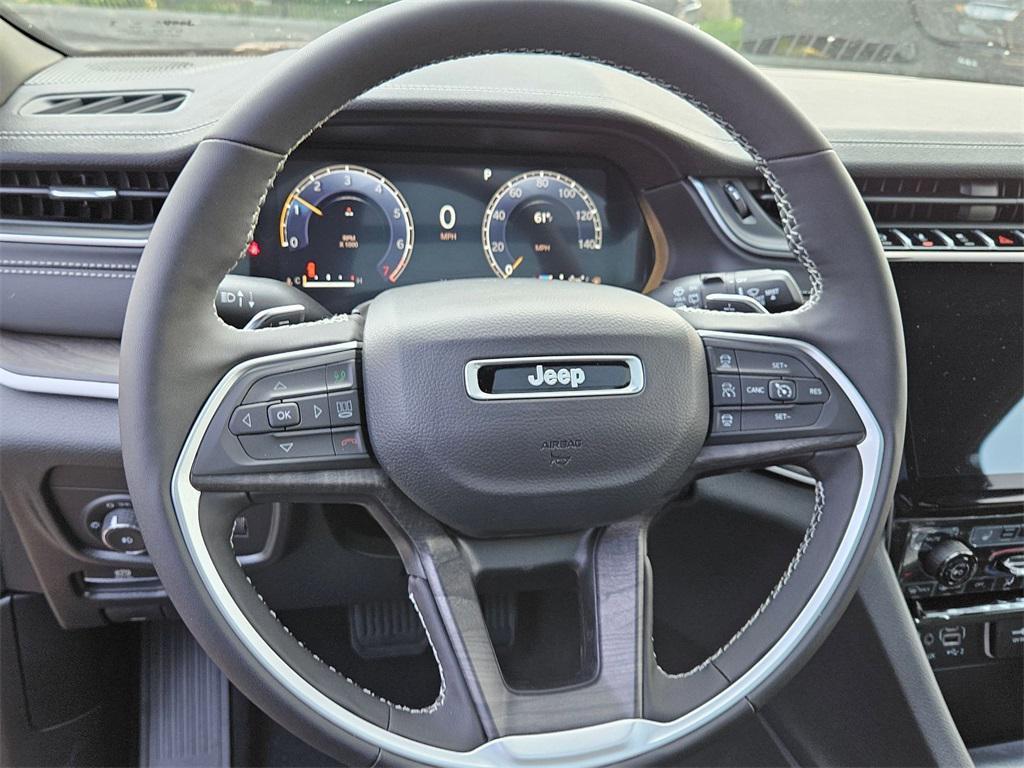new 2025 Jeep Grand Cherokee car, priced at $41,702
