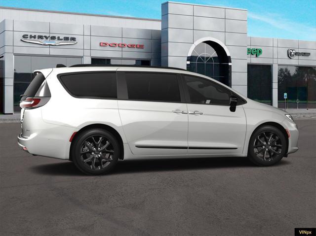 new 2024 Chrysler Pacifica Hybrid car, priced at $59,117