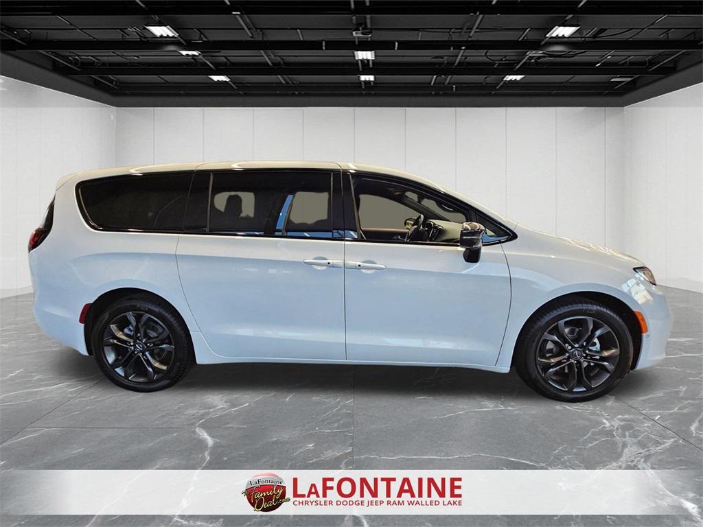new 2026 Chrysler Pacifica car, priced at $44,743