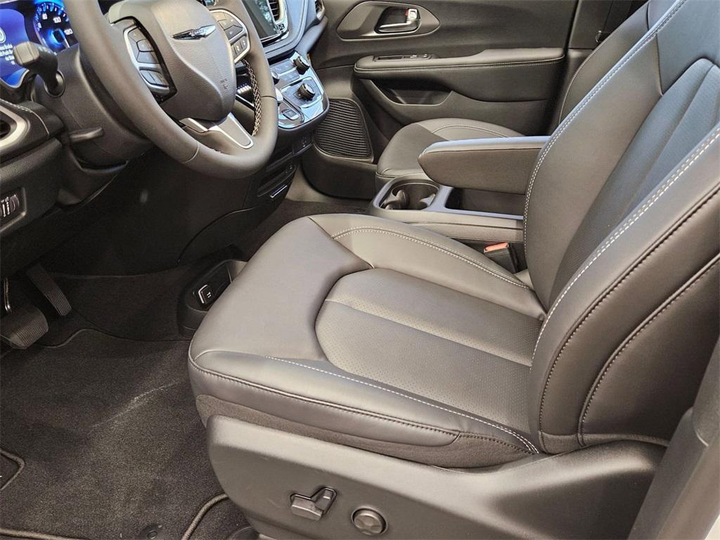 new 2026 Chrysler Pacifica car, priced at $44,743