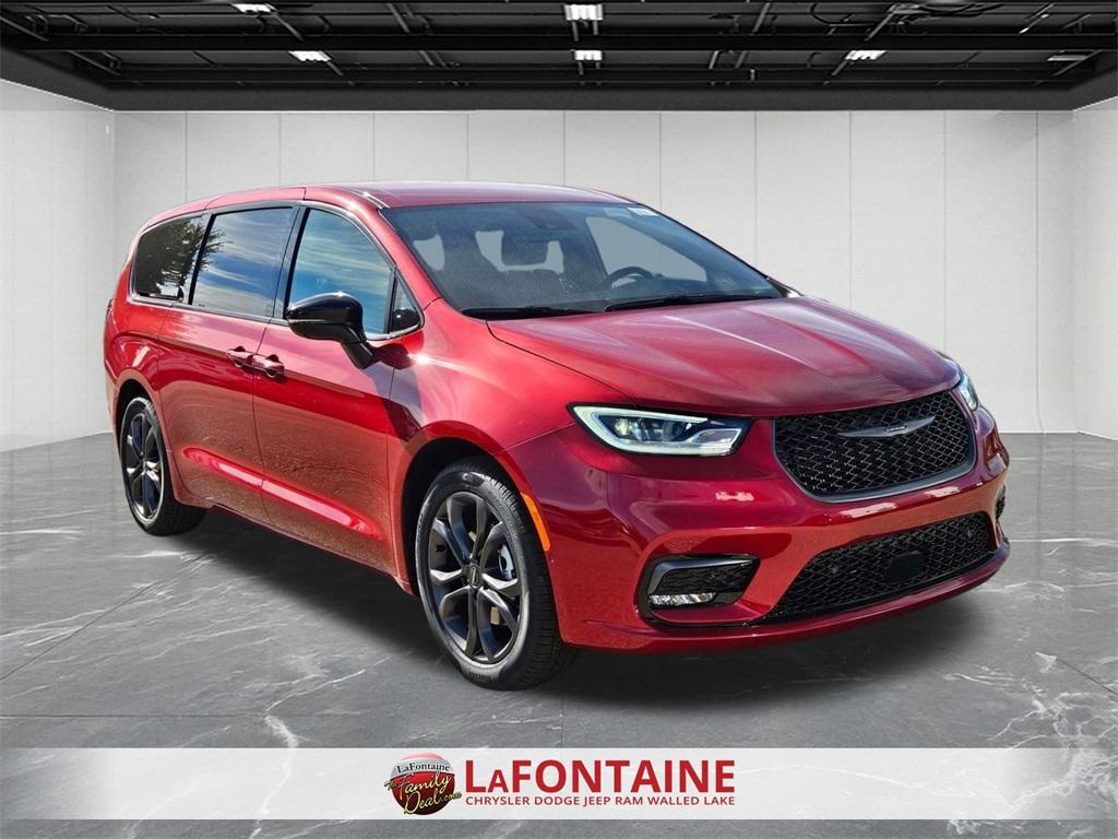 new 2026 Chrysler Pacifica car, priced at $42,606