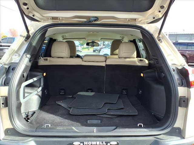 used 2015 Jeep Cherokee car, priced at $11,999