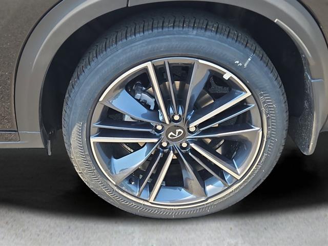 new 2025 INFINITI QX50 car, priced at $43,613