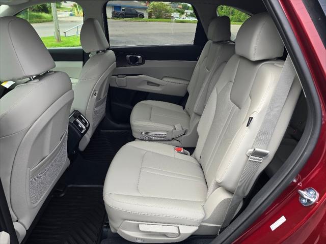 new 2025 Kia Sorento car, priced at $41,595