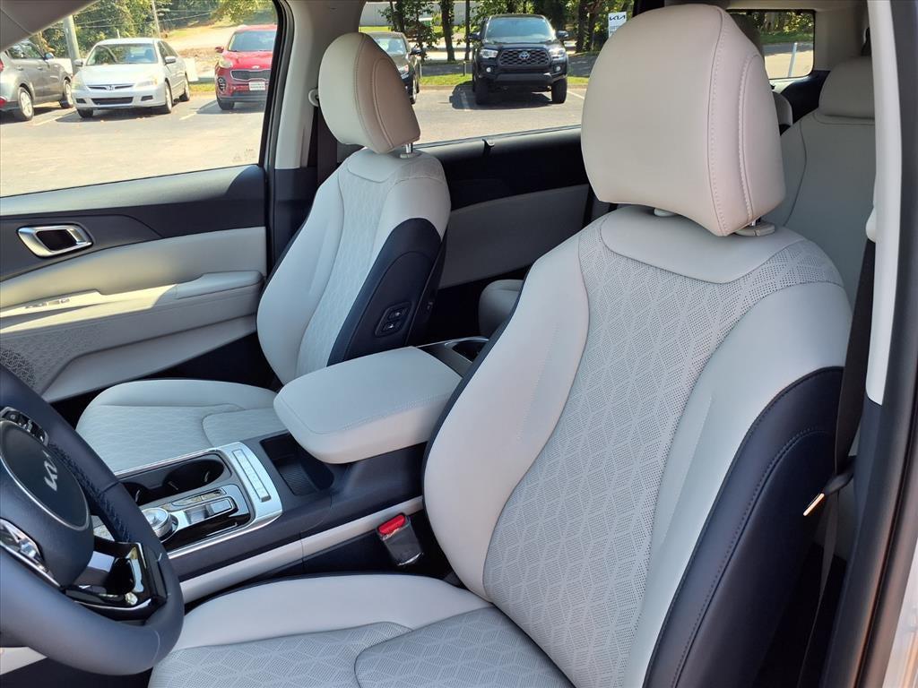 new 2026 Kia Carnival Hybrid car, priced at $43,647