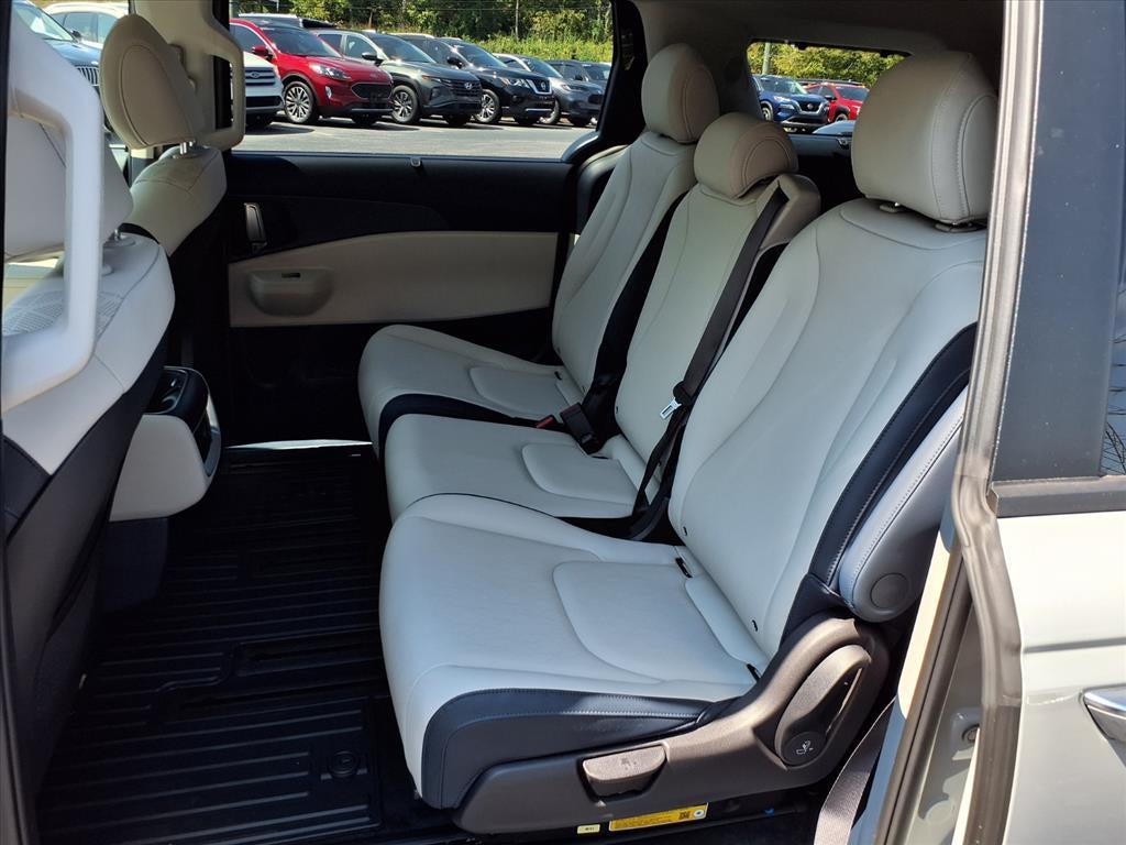 new 2026 Kia Carnival Hybrid car, priced at $43,647