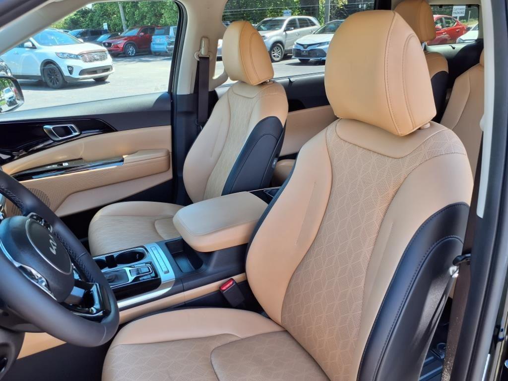 used 2024 Kia Carnival car, priced at $38,995