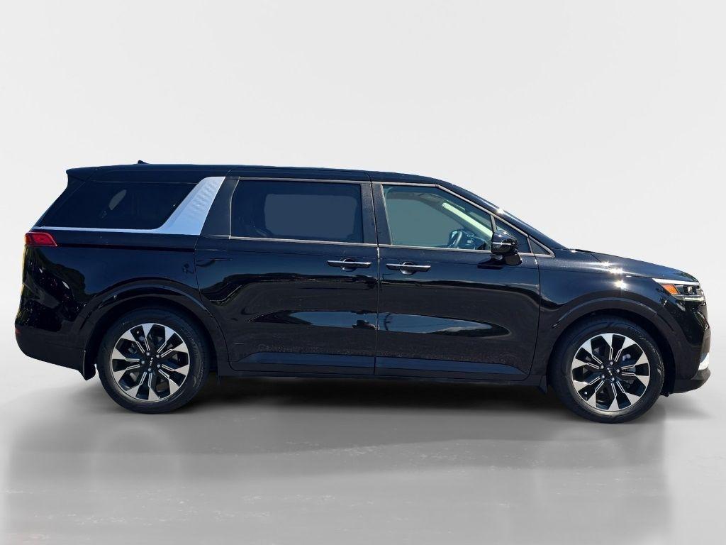 used 2024 Kia Carnival car, priced at $38,995