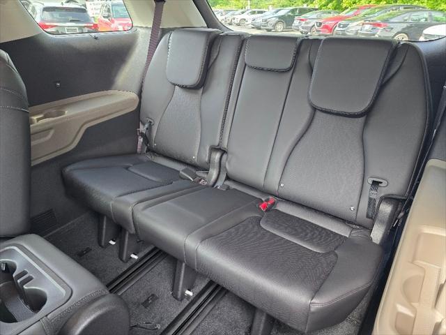 new 2025 Kia Carnival Hybrid car, priced at $43,772