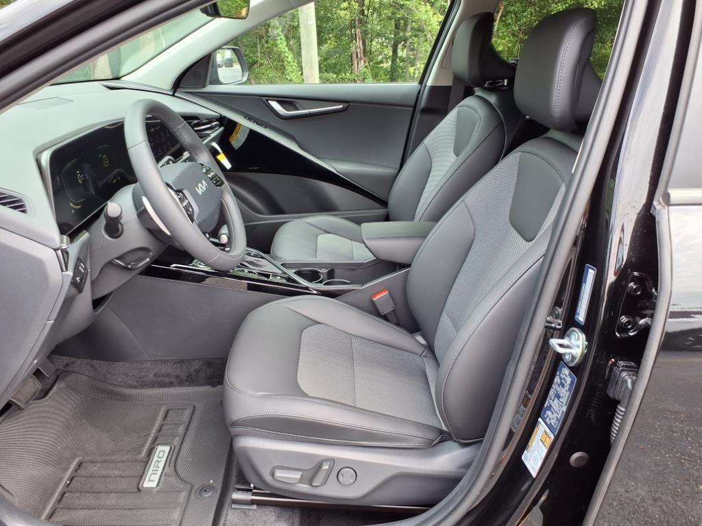 new 2025 Kia Niro car, priced at $30,571