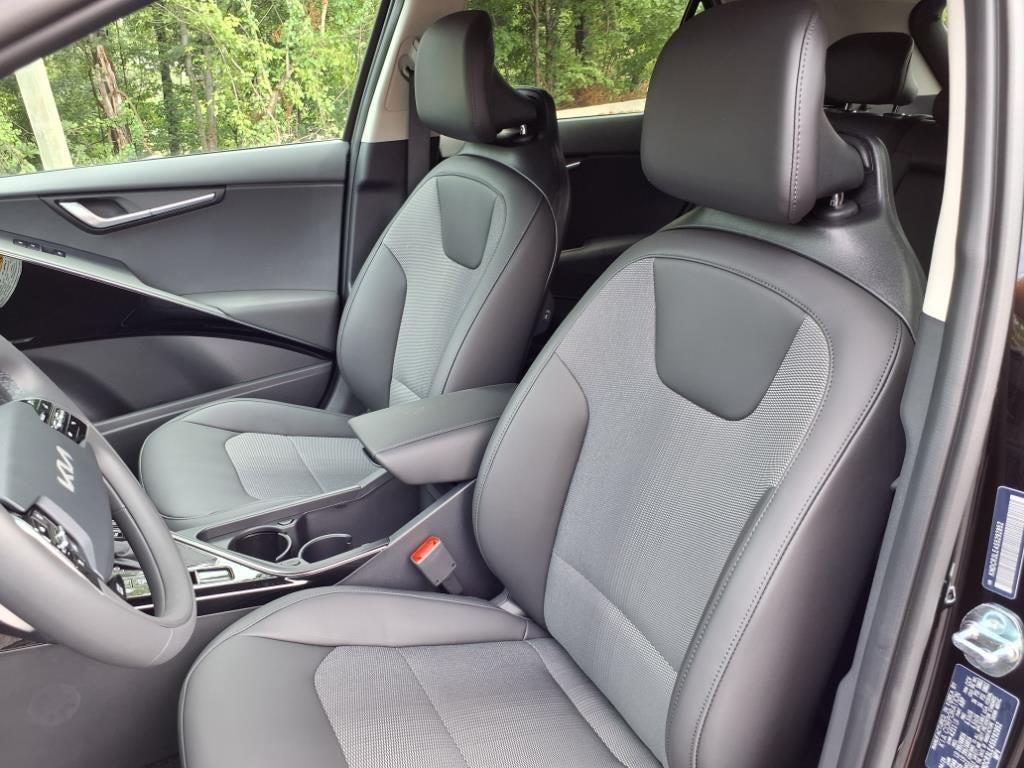 new 2025 Kia Niro car, priced at $30,571