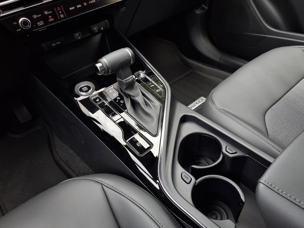 new 2025 Kia Niro car, priced at $30,571