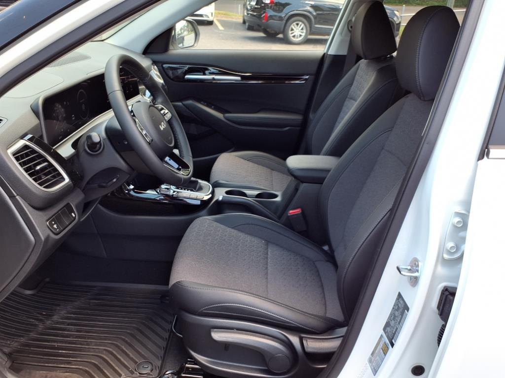 new 2025 Kia Seltos car, priced at $30,608