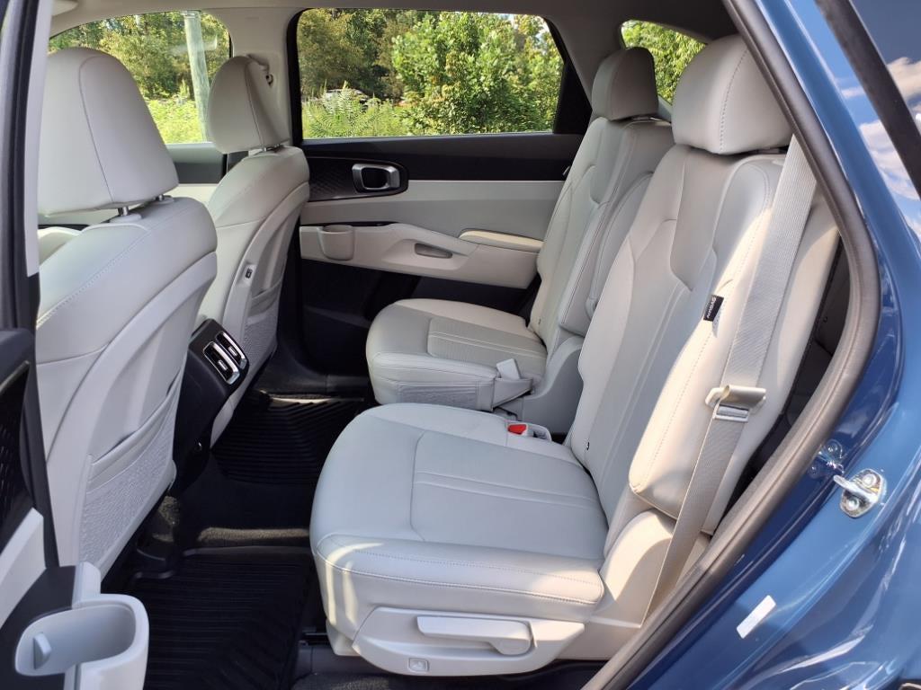 new 2025 Kia Sorento car, priced at $37,545