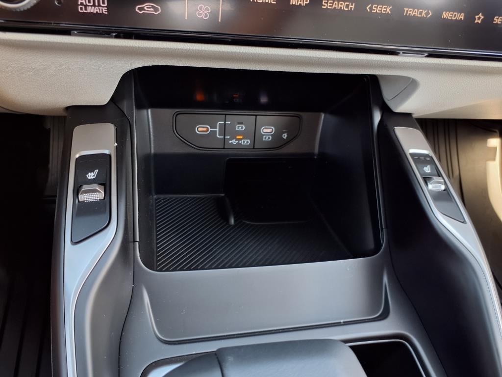 new 2025 Kia Sorento car, priced at $37,545