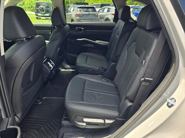 new 2025 Kia Sorento car, priced at $38,075