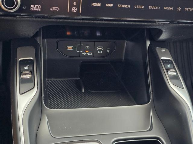 new 2025 Kia Sorento car, priced at $38,075