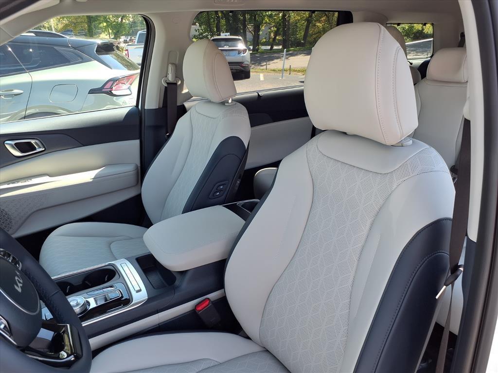 new 2026 Kia Carnival Hybrid car, priced at $43,607