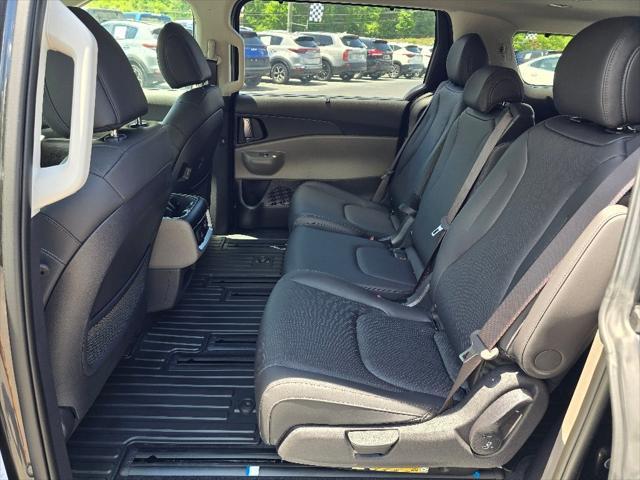 new 2025 Kia Carnival Hybrid car, priced at $47,967
