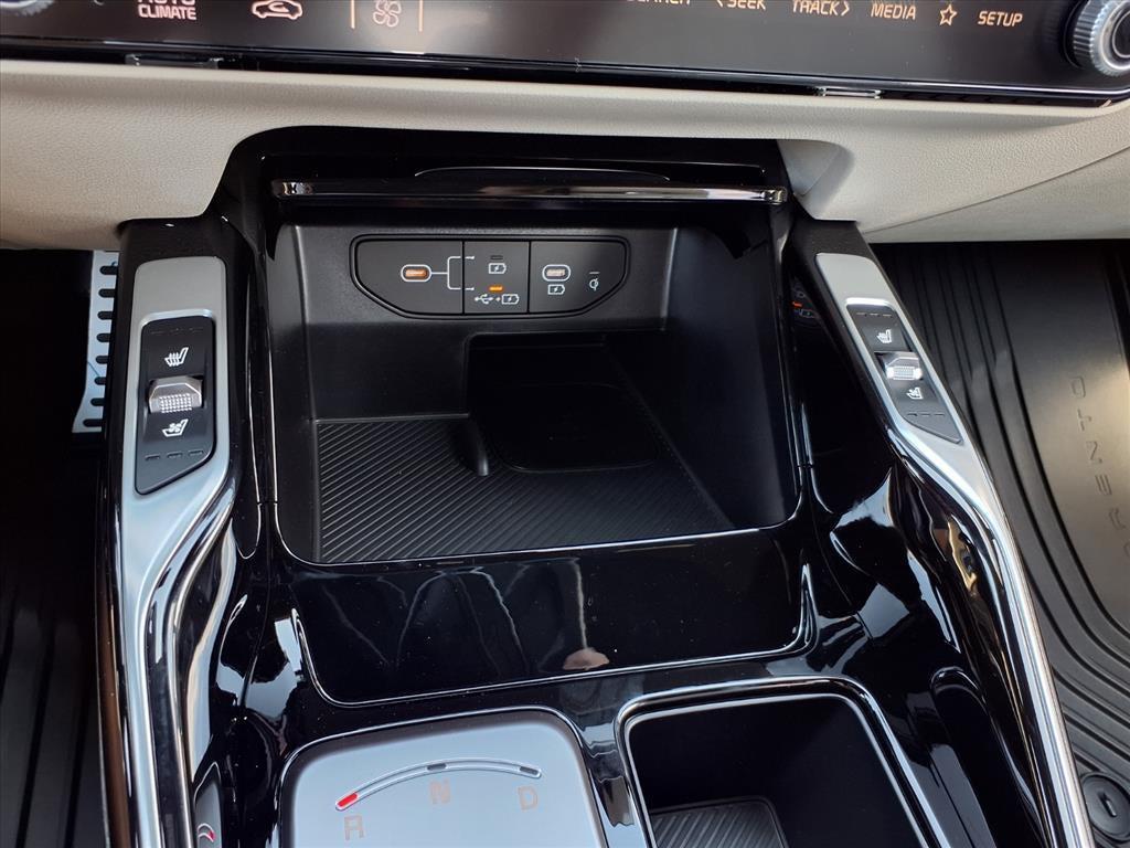new 2025 Kia Sorento Hybrid car, priced at $46,433
