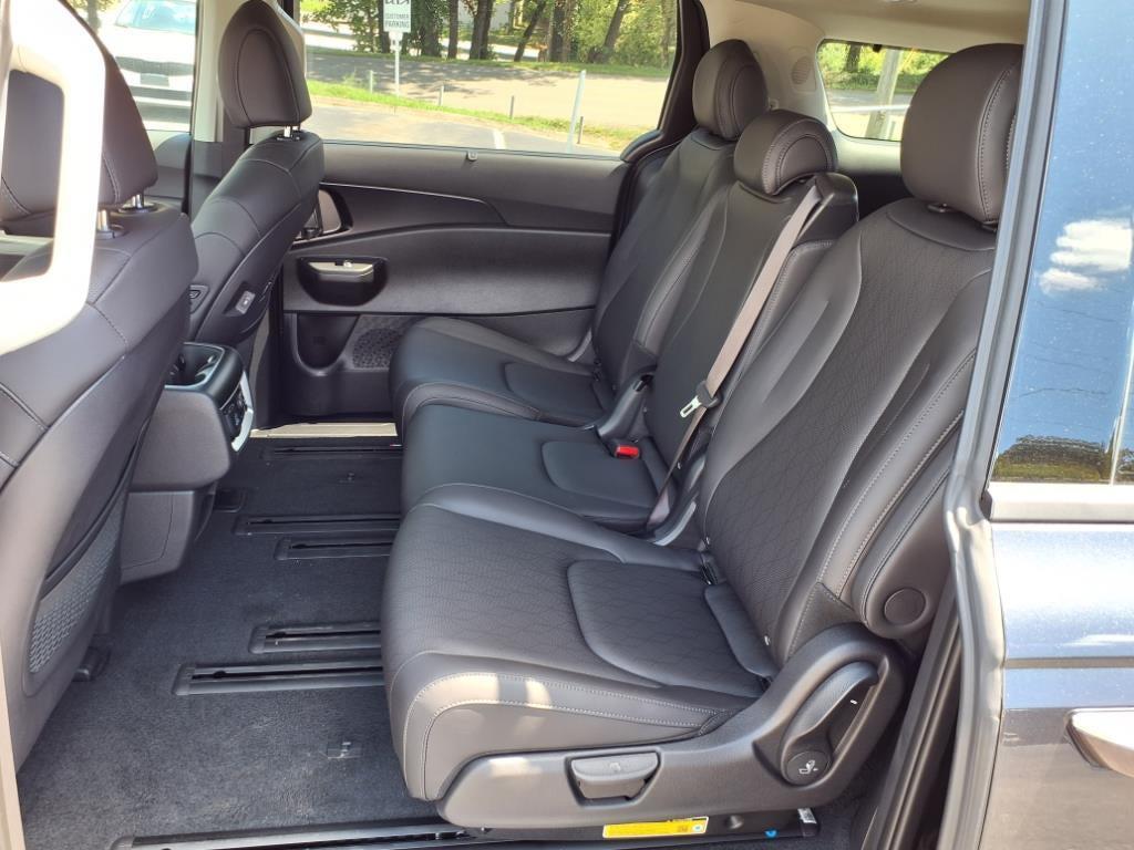 new 2026 Kia Carnival Hybrid car, priced at $48,323