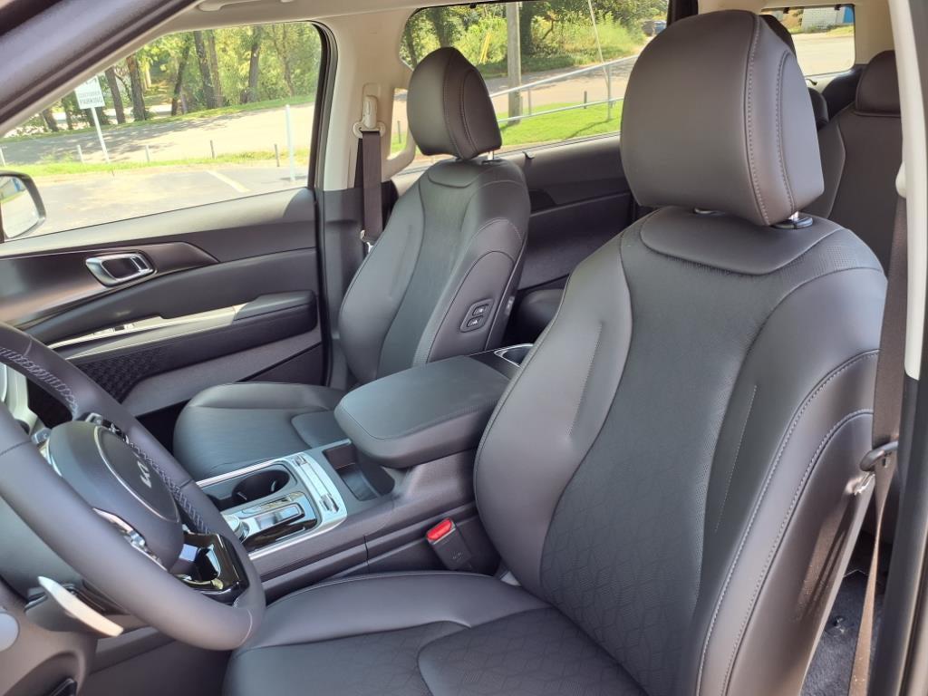 new 2026 Kia Carnival Hybrid car, priced at $48,323