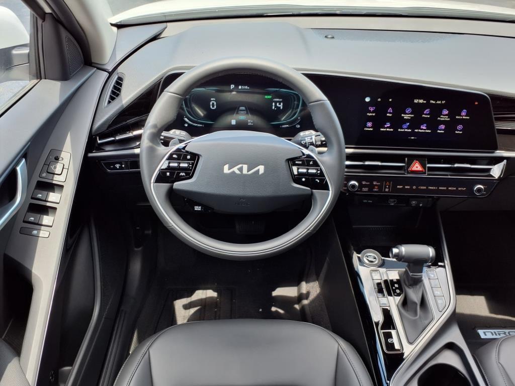 new 2025 Kia Niro car, priced at $30,571