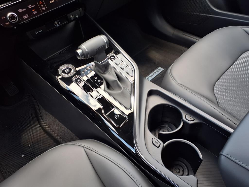 new 2025 Kia Niro car, priced at $30,571
