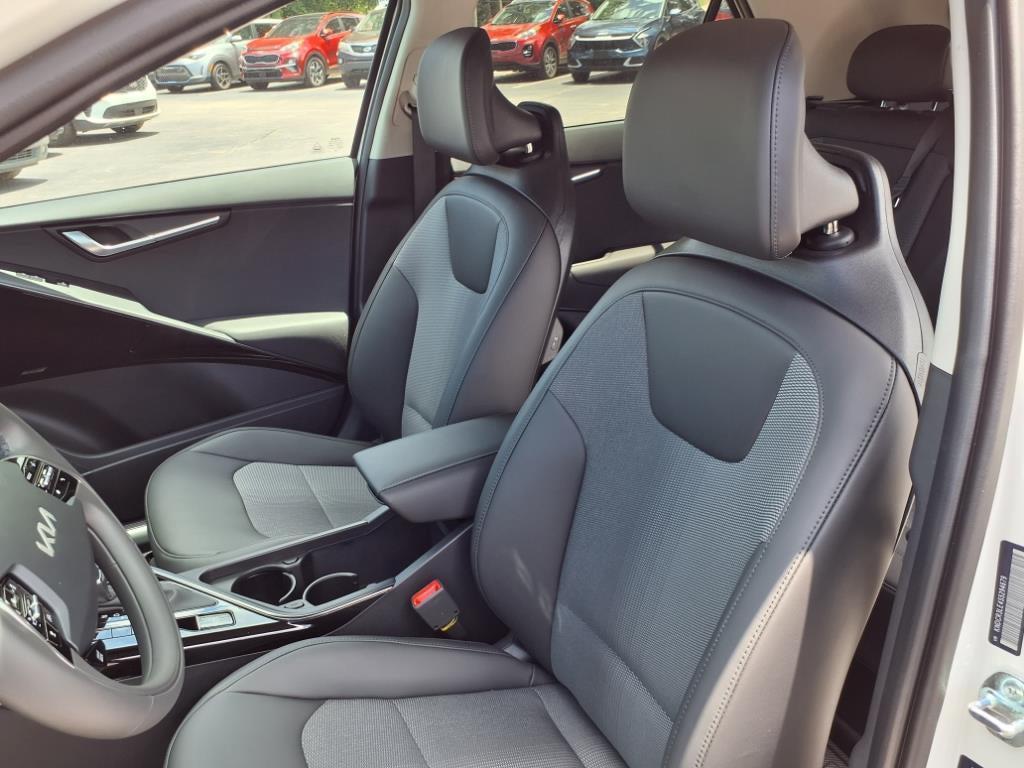 new 2025 Kia Niro car, priced at $30,571
