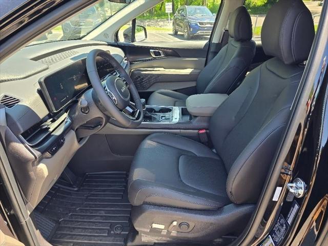 new 2025 Kia Carnival car, priced at $39,017