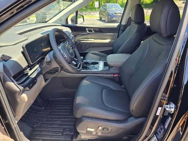 new 2025 Kia Carnival car, priced at $39,017