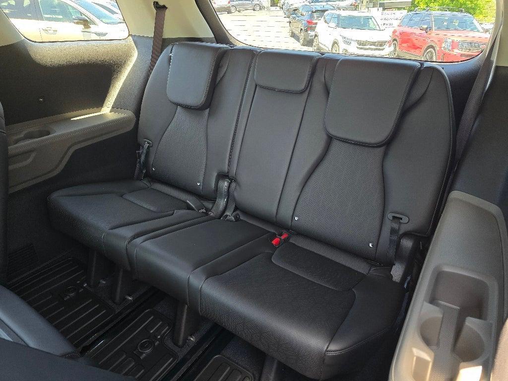 new 2025 Kia Carnival car, priced at $39,017