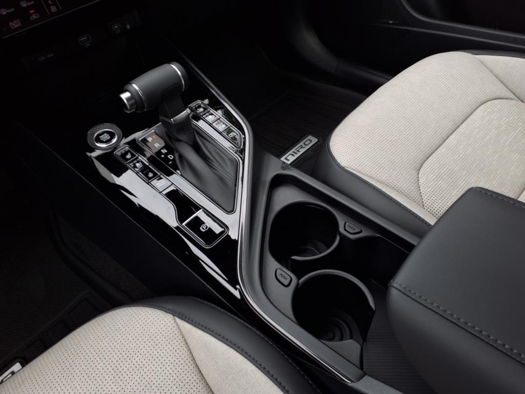 new 2025 Kia Niro car, priced at $33,236
