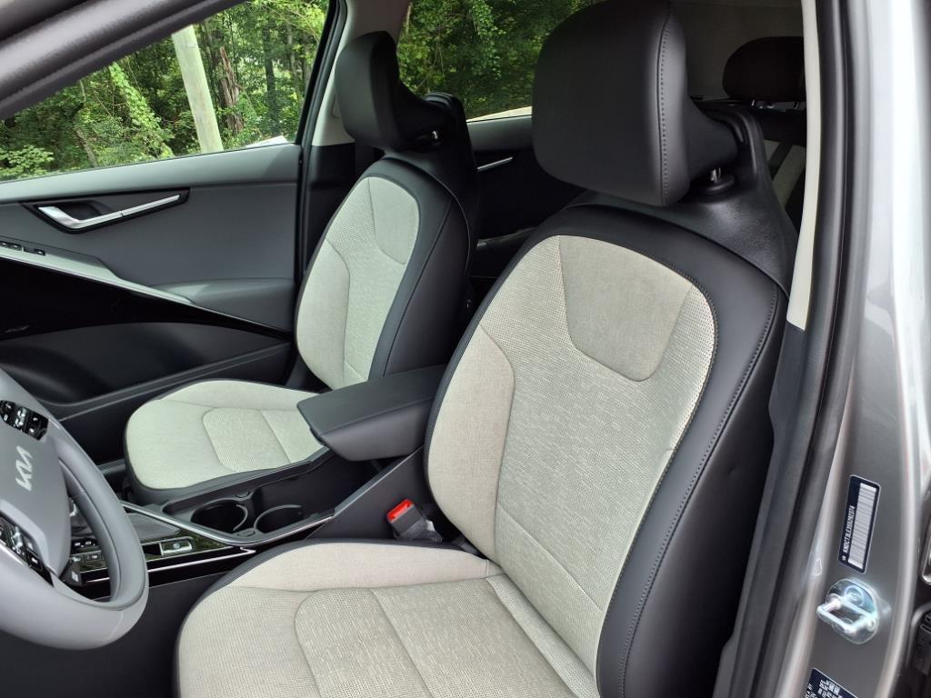 new 2025 Kia Niro car, priced at $33,236