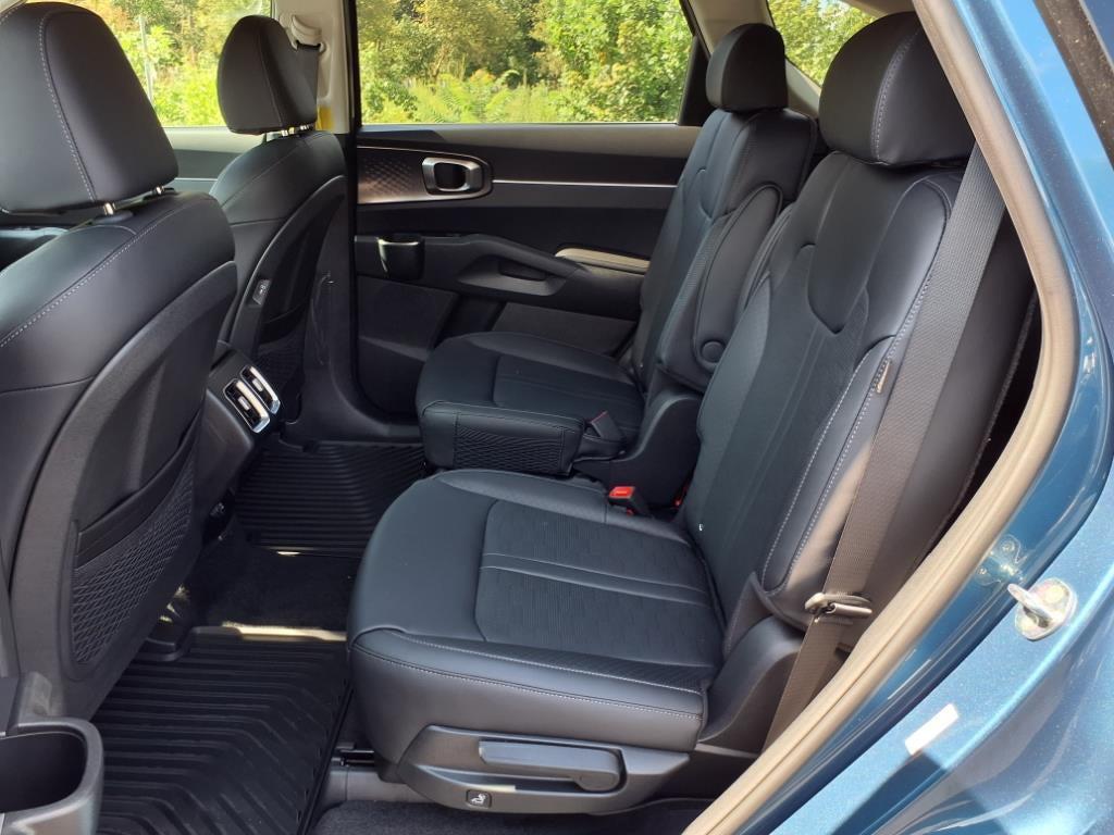new 2025 Kia Sorento Hybrid car, priced at $41,280