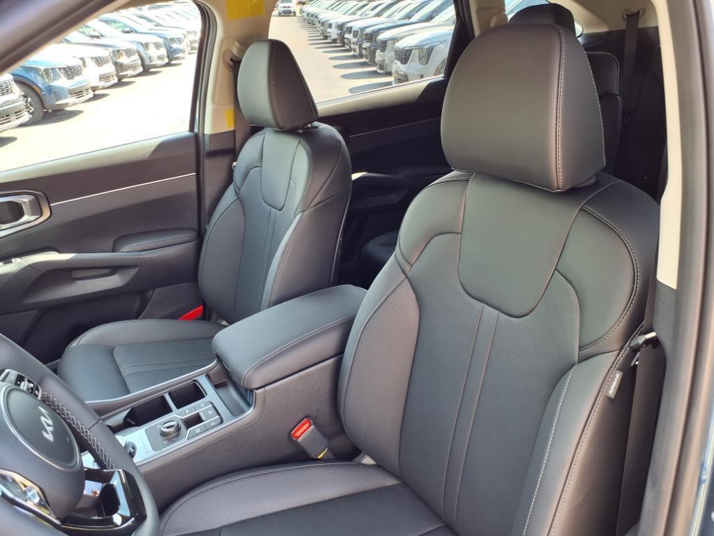 new 2025 Kia Sorento Hybrid car, priced at $41,280