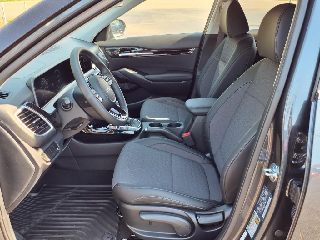 new 2025 Kia Seltos car, priced at $30,233