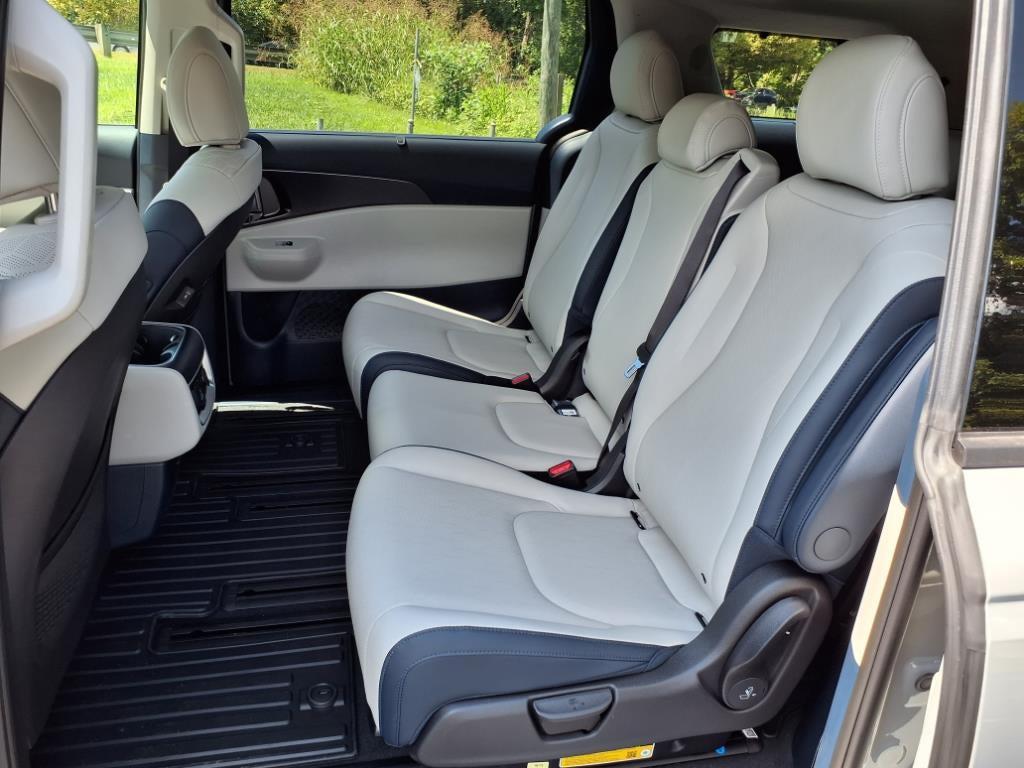 new 2026 Kia Carnival Hybrid car, priced at $50,785