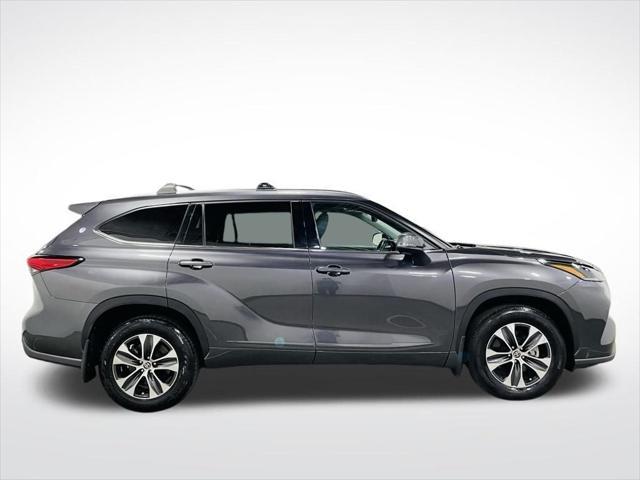 used 2021 Toyota Highlander car, priced at $31,498