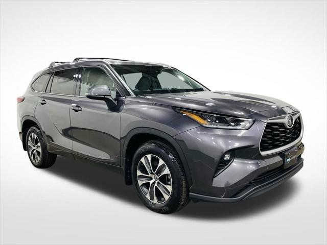 used 2021 Toyota Highlander car, priced at $31,498